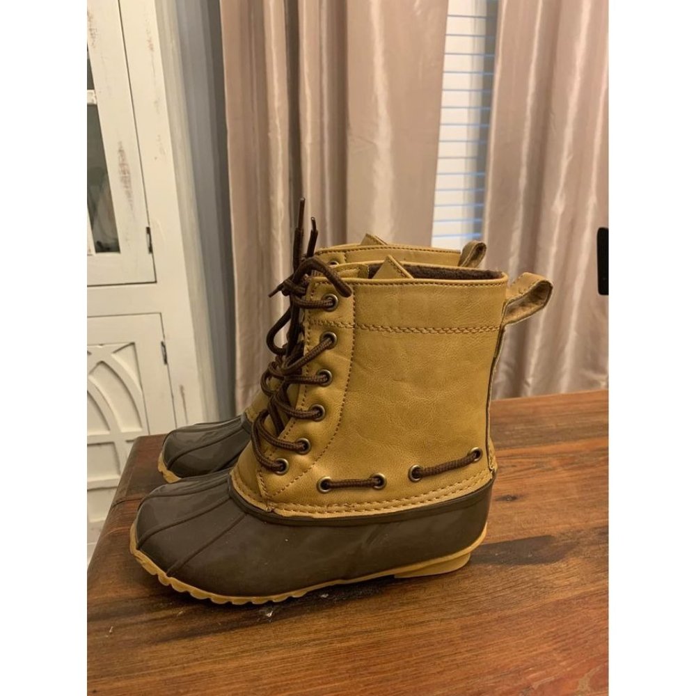 Capellini steel shank boots Kids size 1, duck boots, excellent condition